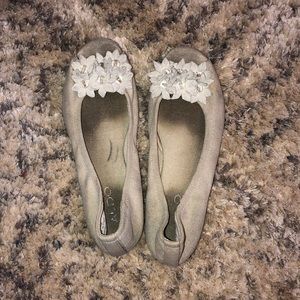 Cream flats with flowers